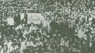 История на една лъжа за бунт, кръв и идеология