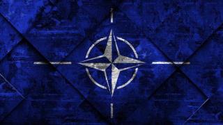 НАТО delendam esse!