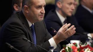 Румен Радев спечели изборите и отново е президент на България