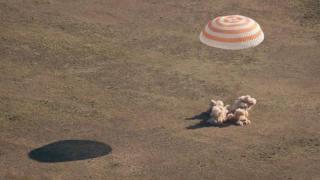 Парашут с навигационна система патентоваха в Русия