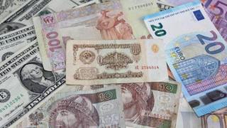 Руската рубла стана единствената валута, която поскъпна спрямо щатския долар през април