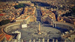 ДС намери начин да влезе във Ватикана през парадния вход