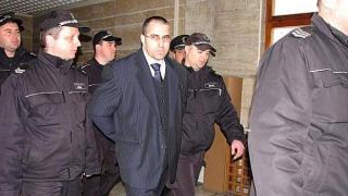 Изнасилвачът Пеньо Мангъров е като магнит за жените, макар да е известен като жесток убиец и мъчител