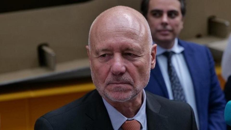 Тодор Тагарев бесен: Скандал разтресе МО заради обществени поръчки в 12 без 5 Тодор Тагарев бесен: Скандал разтресе МО заради обществени поръчки в 12 без 5