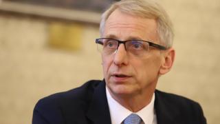 Като министър Денков не си мърда пръста, за да спаси училище, построено от първата българска лекарка