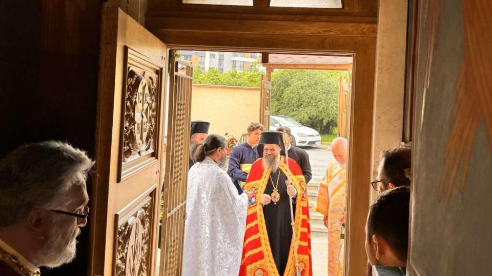 Архиерейска света Литургия събра вярващите за летния Никулден в столичния храм "Св. Николай" във „Връбница" Архиерейска света Литургия събра вярващите за летния Никулден в столичния храм "Св. Николай" във „Връбница"