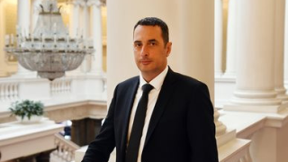 Скандал! С “доброто” на министър Гвоздейков, новият шеф на почивните бази в БДЖ шантажира украински бежанки! Прави чистка, гони наред! (ПАПАРАШКИ СНИМКИ) Скандал! С “доброто” на министър Гвоздейков, новият шеф на почивните бази в БДЖ шантажира украински бежанки! Прави чистка, гони наред! (ПАПАРАШКИ СНИМКИ)