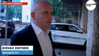 Скандал! Вижте как Илхан Кючюк позорно избяга от въпроси за хомосексуалните си връзки с мароканец, за гей аферата с Валентин Тончев и отказа да каже как е спечелил милионите си (ВИДЕО) Скандал! Вижте как Илхан Кючюк позорно избяга от въпроси за хомосексуалните си връзки с мароканец, за гей аферата с Валентин Тончев и отказа да каже как е спечелил милионите си (ВИДЕО)