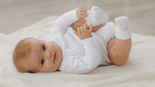 Защо хубавите български бебета ги дават в Америка, а на нас предлагат ромчета?