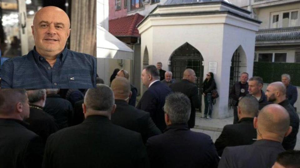 ПОСЛЕДНО СБОГОМ! Делян Пеевски уважи поклонението пред журналиста Илхан Андай (СНИМКИ) ПОСЛЕДНО СБОГОМ! Делян Пеевски уважи поклонението пред журналиста Илхан Андай (СНИМКИ)