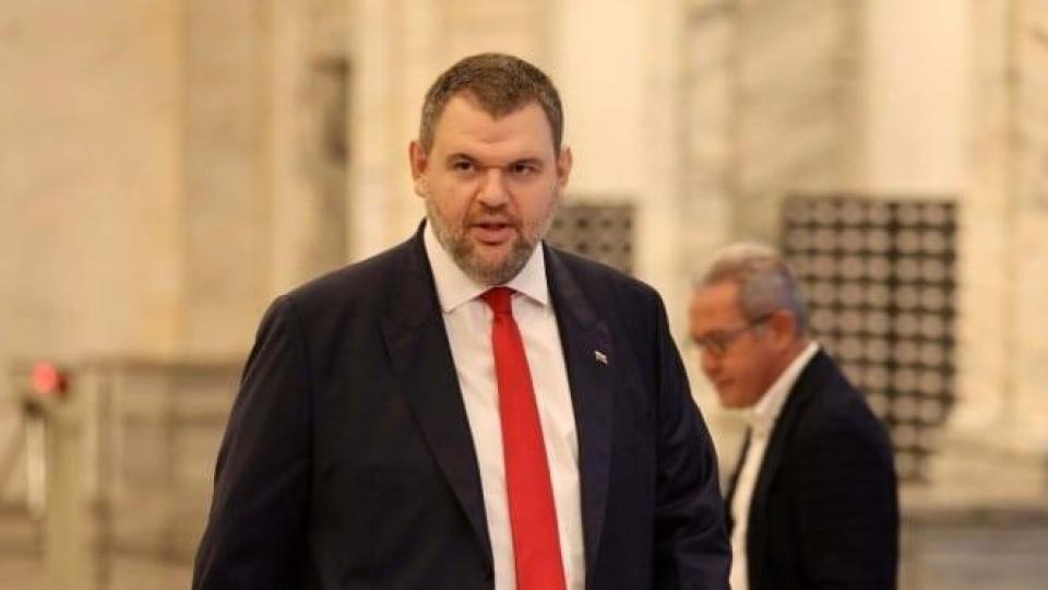 Делян Пеевски, лидер на ДПС-Ново начало: За да бъдат освободени българските моряци от кораба “Галакси Лийдър” Елена Йончева трябва да получи мандат за преговори Делян Пеевски, лидер на ДПС-Ново начало: За да бъдат освободени българските моряци от кораба “Галакси Лийдър” Елена Йончева трябва да получи мандат за преговори