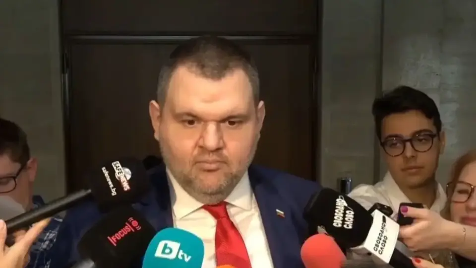 Пеевски сензационно: В момента в президентството се създава партия, на която ще бъде лидер... ВИДЕО Пеевски сензационно: В момента в президентството се създава партия, на която ще бъде лидер... ВИДЕО
