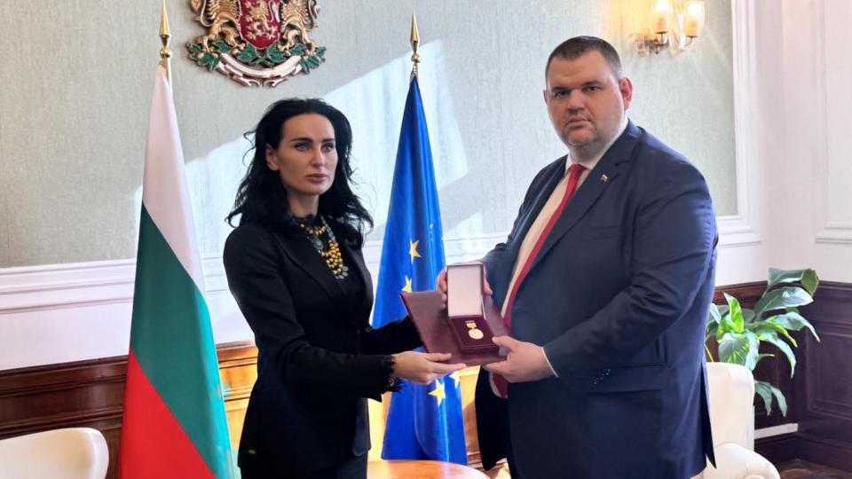 Делян Пеевски, лидер на ДПС-НОВО НАЧАЛО с голямо признание – медал за особени заслуги към украинския народ Делян Пеевски, лидер на ДПС-НОВО НАЧАЛО с голямо признание – медал за особени заслуги към украинския народ