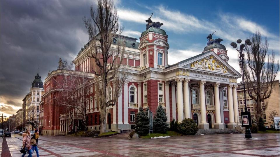 Народният театър струва на България над 1 милион лева месечно Народният театър струва на България над 1 милион лева месечно