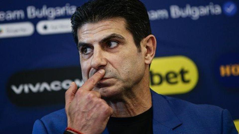 Позор! Пиян на куче, Гонзо си показал шортите пред президентите на ФИФА и УЕФА Позор! Пиян на куче, Гонзо си показал шортите пред президентите на ФИФА и УЕФА