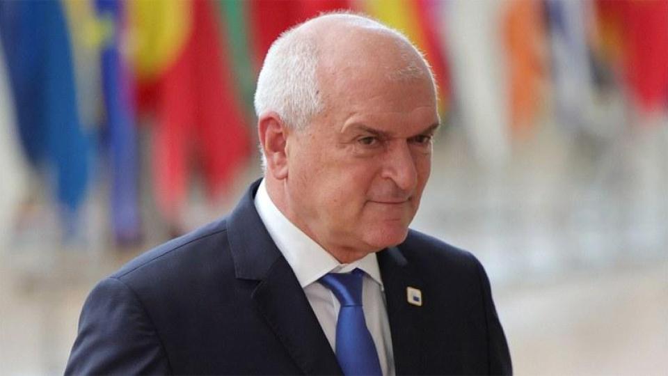 Натискат Главчев да тегли нов заем заради дупката от 20 млрд. лева Натискат Главчев да тегли нов заем заради дупката от 20 млрд. лева