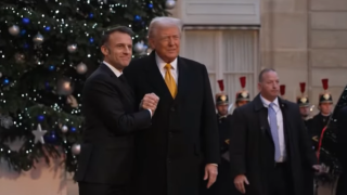 Макрон прие Тръмп с пълни почести в Елисейския дворец, а след него и Зеленски (снимки)