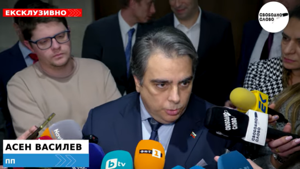 Асен Василев избяга от въпроси за корумпирания си сътрудник-охранител Лъчезар Ставрев! (ВИДЕО) Асен Василев избяга от въпроси за корумпирания си сътрудник-охранител Лъчезар Ставрев! (ВИДЕО)