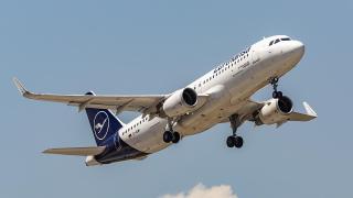 Какви са правата ни при забавени и отменени полети