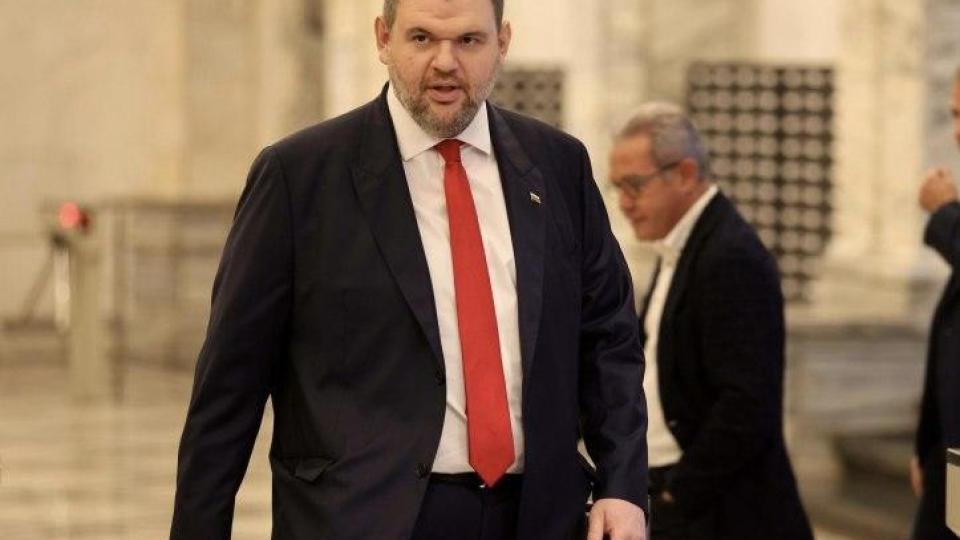 Делян Пеевски, лидер на ДПС и ПГ на ДПС-НОВО НАЧАЛО: КЕВР ограбват хората! Няма да търпим повече това безобразие! Делян Пеевски, лидер на ДПС и ПГ на ДПС-НОВО НАЧАЛО: КЕВР ограбват хората! Няма да търпим повече това безобразие!
