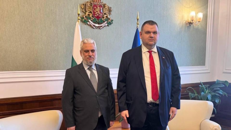 Делян Пеевски, председател на ДПС и ПГ на ДПС-НОВО НАЧАЛО се срещна с главния мюфтия д-р Мустафа Хаджи Делян Пеевски, председател на ДПС и ПГ на ДПС-НОВО НАЧАЛО се срещна с главния мюфтия д-р Мустафа Хаджи