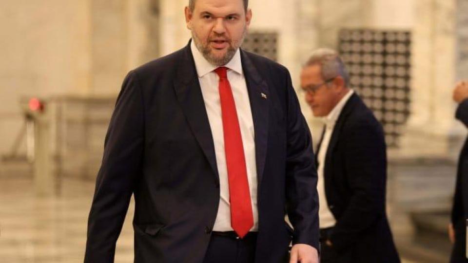 Делян Пеевски, лидер на ДПС и ПГ на ДПС-НОВО НАЧАЛО: Ако една държава не може да спаси едно предприятие, с какво може да се справи!? Правителството да се заеме с план за подкрепа на производствата, по... Делян Пеевски, лидер на ДПС и ПГ на ДПС-НОВО НАЧАЛО: Ако една държава не може да спаси едно предприятие, с какво може да се справи!? Правителството да се заеме с план за подкрепа на производствата, по...