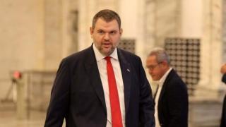 Делян Пеевски, лидер на ДПС и ПГ на ДПС-НОВО НАЧАЛО: България не може да бъде заложник на алчни деребеи и ДС-призраци! Само избори могат да дадат истинско ново начало на страната ни