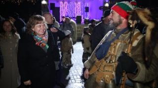 Председателят на НС Наталия Киселова присъства на празника Сурва в град Батановци и в село Мещица, Пернишко