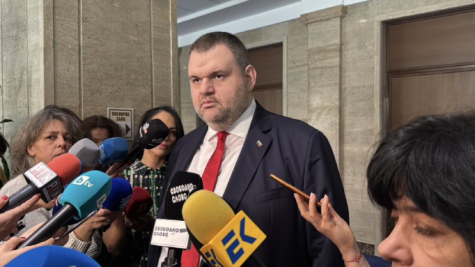 Делян Пеевски, лидер на ДПС и ПГ на ДПС-НОВО НАЧАЛО: Браво на правителството, че ни чуха - пенсионерите ще имат пълните си пенсии Делян Пеевски, лидер на ДПС и ПГ на ДПС-НОВО НАЧАЛО: Браво на правителството, че ни чуха - пенсионерите ще имат пълните си пенсии