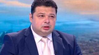 Бащата на Орлин Колев е циганин, бил депутат от БСП