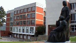 УЖАС: Преподавател обира студенти в университет