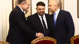 БСП и Слави охладняха към Радев