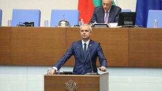 500 лв. глоба за депутати от „Възраждане“, които не аплодират Копейкин и не освиркват враговете
