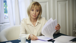 Манолова: Предлагаме закон „Антиспекула“ - замразяване на цените 6 месеца преди и 6 месеца след влизането в еврозоната