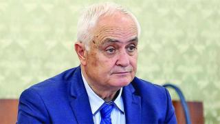 Каквото каже Запрянов, значи е обратното. За Ф-16 нямало скандал, явно никой не го е барал самолета, само трябвало да се подмени една част - "блокче", както каза деди