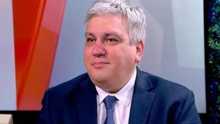 До премиера: Шефът на НСИ Атанас Атанасов полза служебна кола и шофьор, за да преподава в работно време (СИГНАЛ)