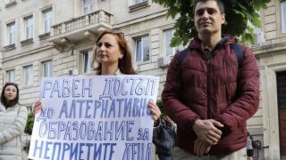 Протест на родители, заради забавени компенсации от държавата за неприети деца в държавни и общински ясли и детски градини