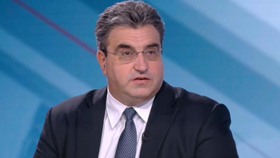 Защо един толкова важен въпрос за бъдещето на една европейска страна бе сведен до мутренски рекет и медийна истерия?