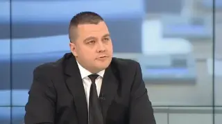 Влязохте в политиката с обещания за промяна и изринат боклук, а се оказахте просто новата воня в контейнера