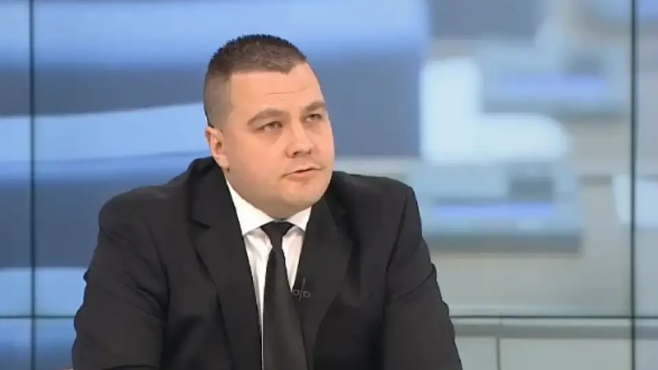 Влязохте в политиката с обещания за промяна и изринат боклук, а се оказахте просто новата воня в контейнера
