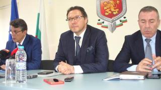 Нещо се мъти: Шефовете на МВР отлетяха за САЩ