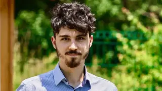 Кокоши страдания и канибализъм… Стефан Димитров от „Невидими животни“