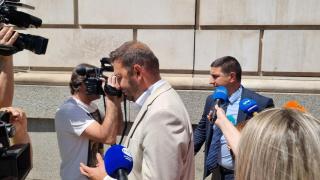 Изведоха с полиция от Столична община зам.-кмета на София Никола Барбутов (снимки)