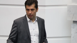 Десните вдигнали купон след оставката на Киро