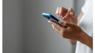 Забраната на смартфоните в училище подобрява концентрацията, установи проучване