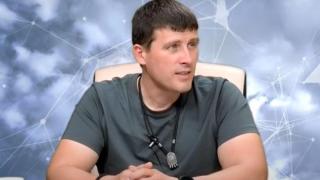 Ивелин Михайлов пази голи снимки на депутатка на Слави