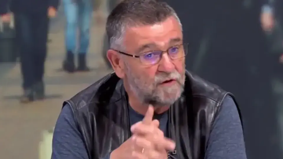 Съжалявам, че трябва да го кажа, но на Валя Балканска вече трябва да й се плаща, за да не пее...