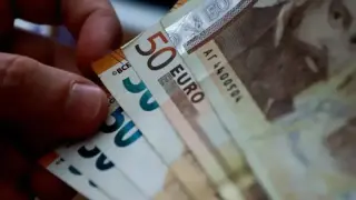 При какви условия и кога ще ни таксуват при обмяната на монети и банкноти от лева в евро?