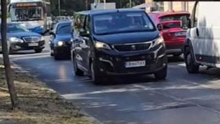 Защо Румен Радев се движи като наркобос с кортеж от 8 лимузини?