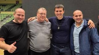 ПОЗОР! Сектата “Величие” на Ивелин Михайлов си прави евтин пиар с водната криза в Плевен